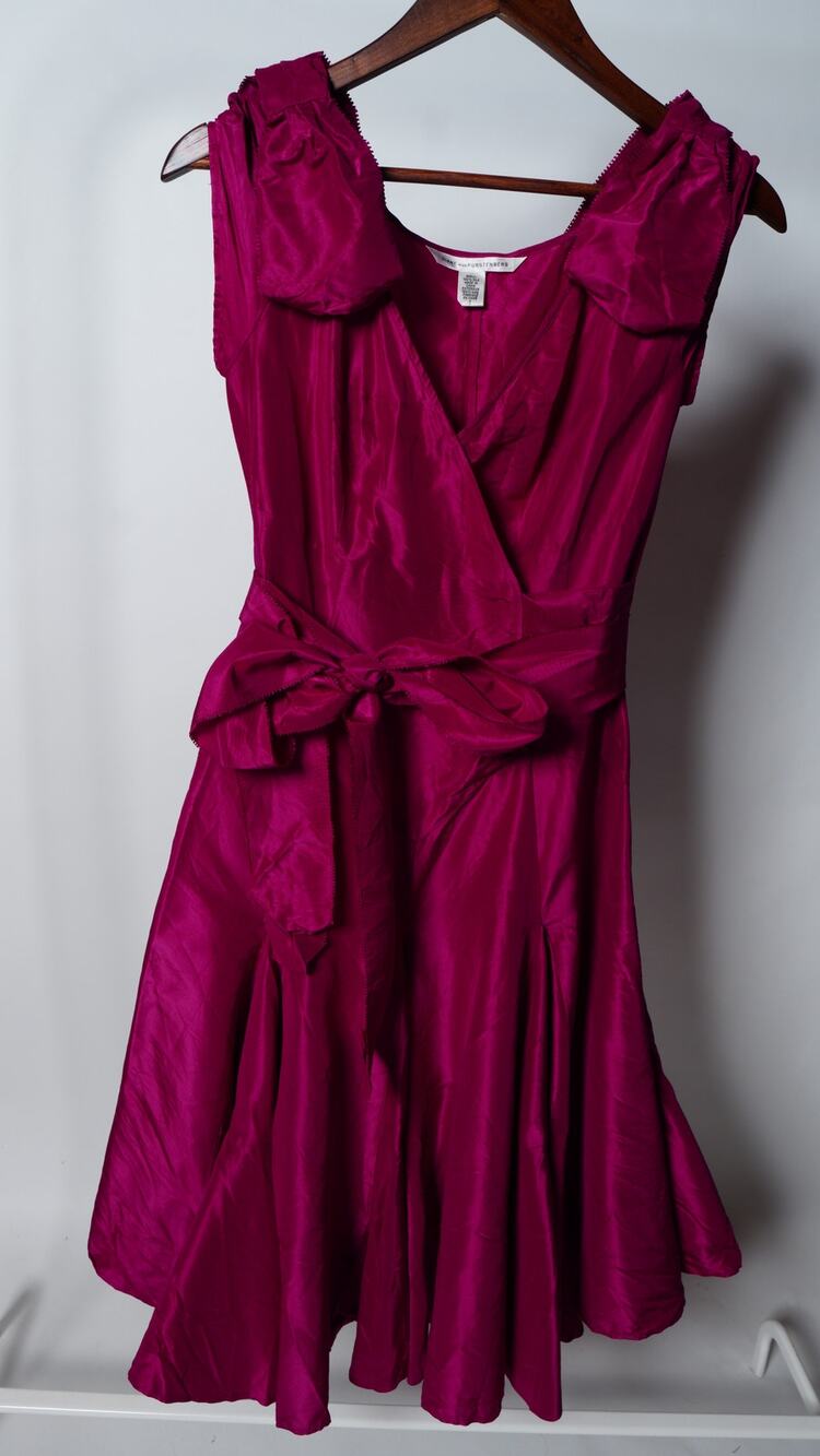 Diane von Furstenburg 100% Silk Sue Park Berry Dress Size 6